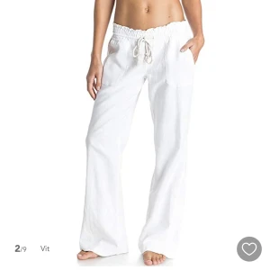 Hela nya Roxy linnebyxor - Aldrig använda vita Roxy Linnebyxor. Prislapp kvar. Storlek S. Nypris 600kr. Pris kan diskuteras