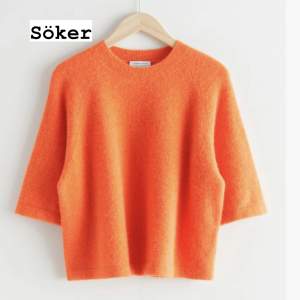 SÖKER en orange tshirt från & other stories i storlek S-L. Kan betala bra!🧡