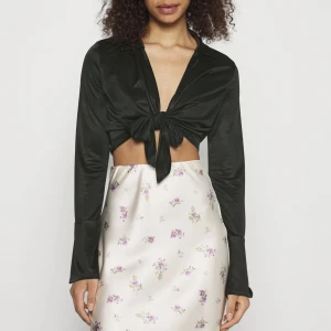 Wrap top - En jättefin topp från gina som aldrig har blicit använd!