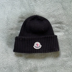 Monclear mössa - Oanvänd monclear mössa