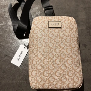 Guess purse - Ny oanvänd 
