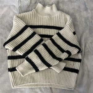 Stickad tröja - Superskön stickad tröja från Hm❤️