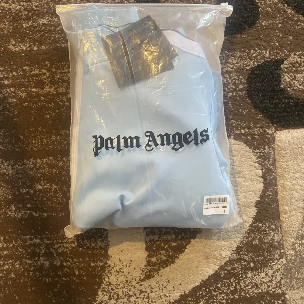 En Palm angels tröja i fin färg  1.1 kopia . Hoodies.