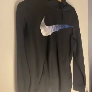 Skön sportig Nike hoodie.