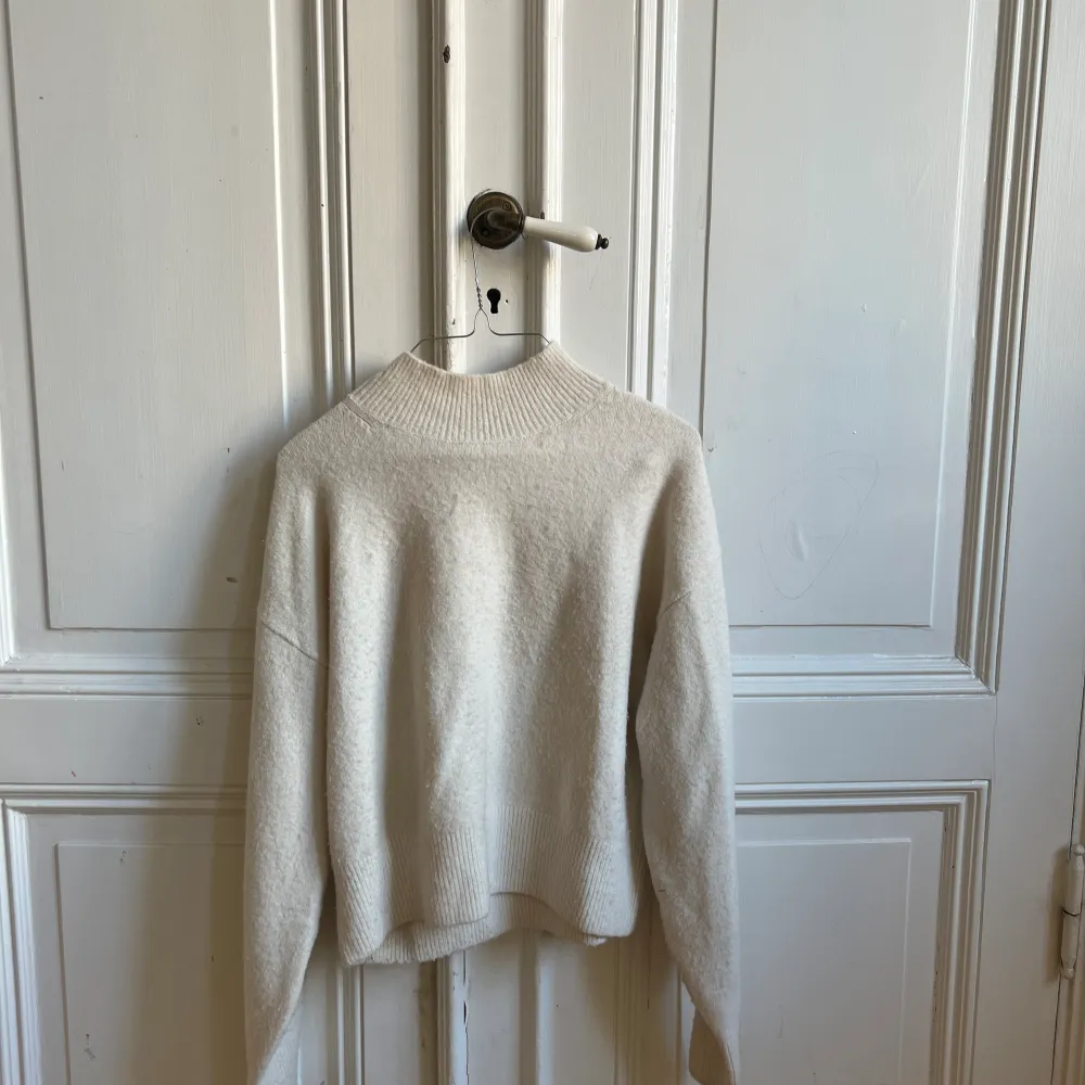 söt vit tröja från &otherstories 490 ny pris. Tröjor & Koftor.