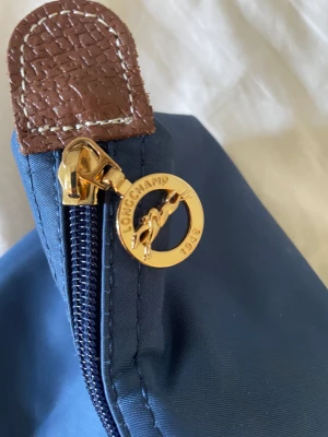 Longchamp travel bag  - En longchamp väska i jätte fint skick. Perfekt för resor då den rymmer mycket saker! 💞