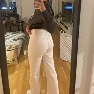 High rise Pink straight jeans  - Långa raka jeans från BIKBOK. Färgen är ljusrosa och är helt oanvända. Storlek 38. 