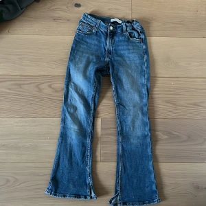 Zara jeans  - Blåa lågmidjade zara jeans 