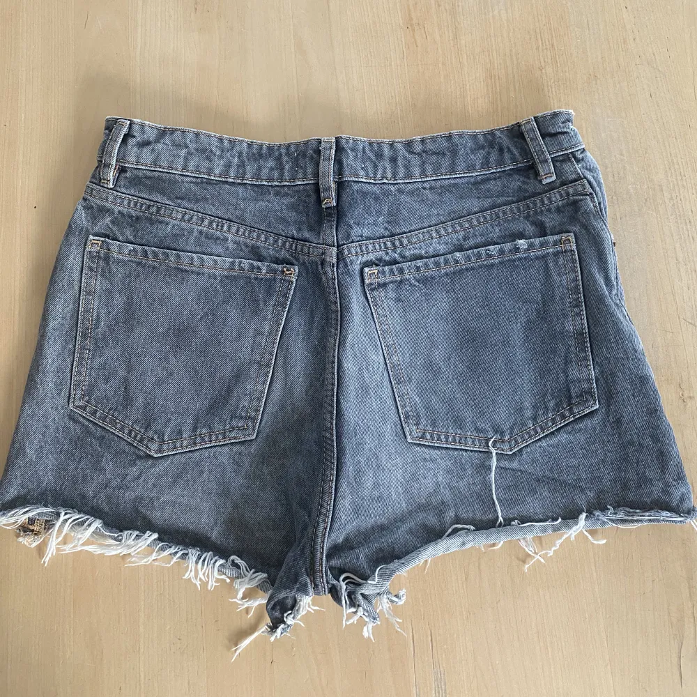 Superfina jeansshorts som knappt är använda då de är för små! Pris kan diskuteras💗. Shorts.
