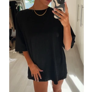 Stor T-shirt  - Stor T-shirt / T-shirt klänning. Jag är 171cm.