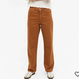 Monki jeans taiki  - Jeans från Monki ”Taiki hög midja raka”, använd endast ett fåtal gånger. Nypris 400 😊