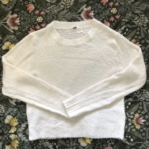 Stickad tröja  - Stickad tröja från hm, storlek S men sitter som xs⚡️ skriv för fler bilder/frågor🫶