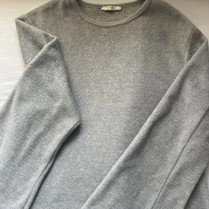 Zara tröja  - Storlek M , men skulle säga att den även går som S. 