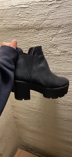 Kängor - Skinnstövlar från Johnny Bulls. I fint skick. 