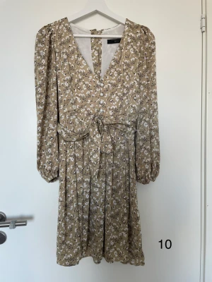 Klänning - Storlek S. Helt ny.