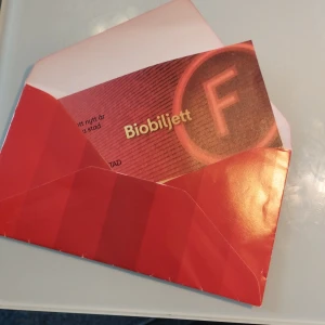 2 st biobiljetter  - 2 st biobiljetter Giltig t.o.m. 2025-07-08 Koden kan skickas i chatten efter betalning för att slippa frakt 