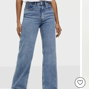 Blå jeans från only  - Blå snygga jeans från only, använd fåtal gånger.🤍🤍🤍