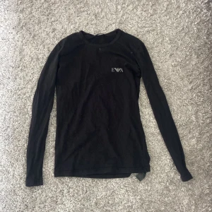 Armani tröja  - Långärmad tajt tröja. Kommer inte till användning . Storlek S dam. Snabb affär 120 kr