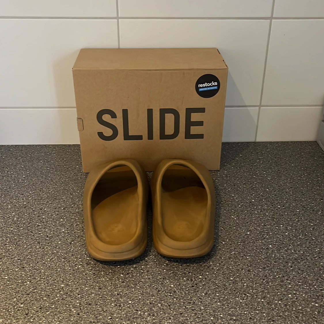 Yeezy Slide Ochre - 90