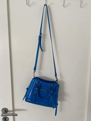 Jätte fin blå härlig väska, med perfekt storlek! 🦕🐟🧞‍♂️