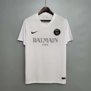 Balmain x Nike T-shirt - Helt nya Balmain x Nike T-shirts säljs. Både vit och svart färg finns i storlek S och M 