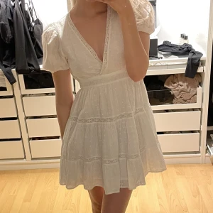 Studentklänning  - Fin studentklänning från zara, köpt på Sellpy kommer inte till användning. Storlek s.