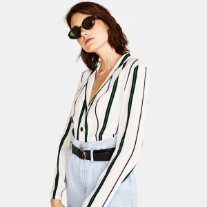 NY! Croppad skjorta  - Croppad skjorta från Bershka, helt oanväbd med lappar kvar. Strl S