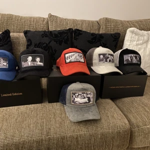 Maggiore kepsar  - Tjena Säljer nu mina maggiore kepsar i ny skick pga att dem inte kommer till andvändning. Kepsar: 1500kr S1 C1, 600kr S2 C5, 800kr S2 C7, 650kr S2 C10,  500kr S3 C5, 700kr S3 C8.