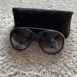 TOMFORD Tamara solglasögon  Inköpta för 2800kr Mitt pris är 1000kr