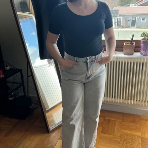 T-shirt  - En fin basic svart T-shirt från My wear