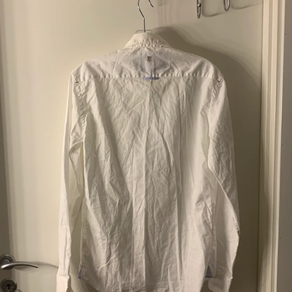 En oanvänd Hansen & Jacob skjorta, nypris 1799kr. Fick den som present men tyvärr liten på mig, köparen står för frakt 😃. Skjortor.