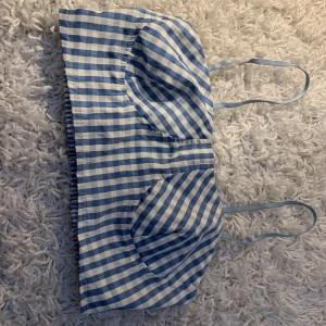 Fina toppar - En jätte fin topp XS, jag älskade den topp men nu är inte min stil. Ba fråga mig om frakten om du tycker det är för dyrt