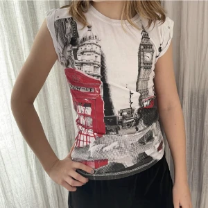 Tröja - ⚠️Samma tröja för förut ⚠️tröja från London med fina detaljer 💋❣️