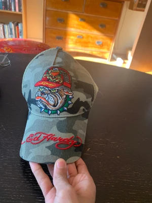 Ed Hardy keps - Köpt i Dublin 2022