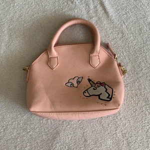 Unicorn väska  - Jag har växt ut den och den är för mindre barn.