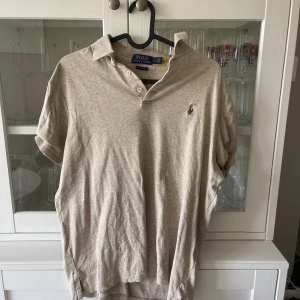 Tröja - Tshirt med krage/tunnare pike