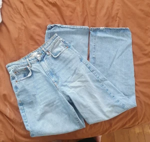 Jeans - Gina Denim  Light wash  Super light stains on knees but isnt noticable  Size 36