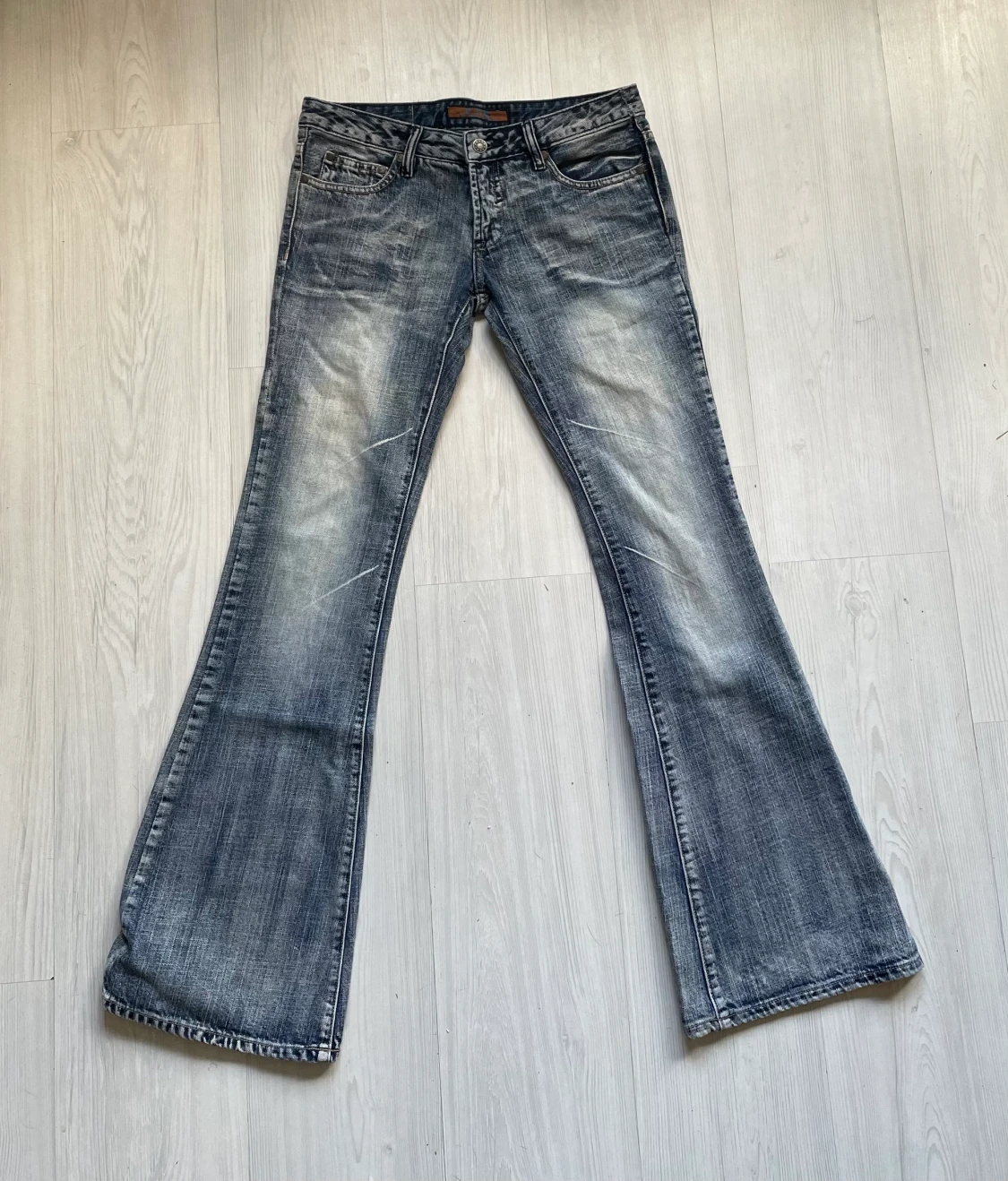 lågmidjade jeans storlek 28