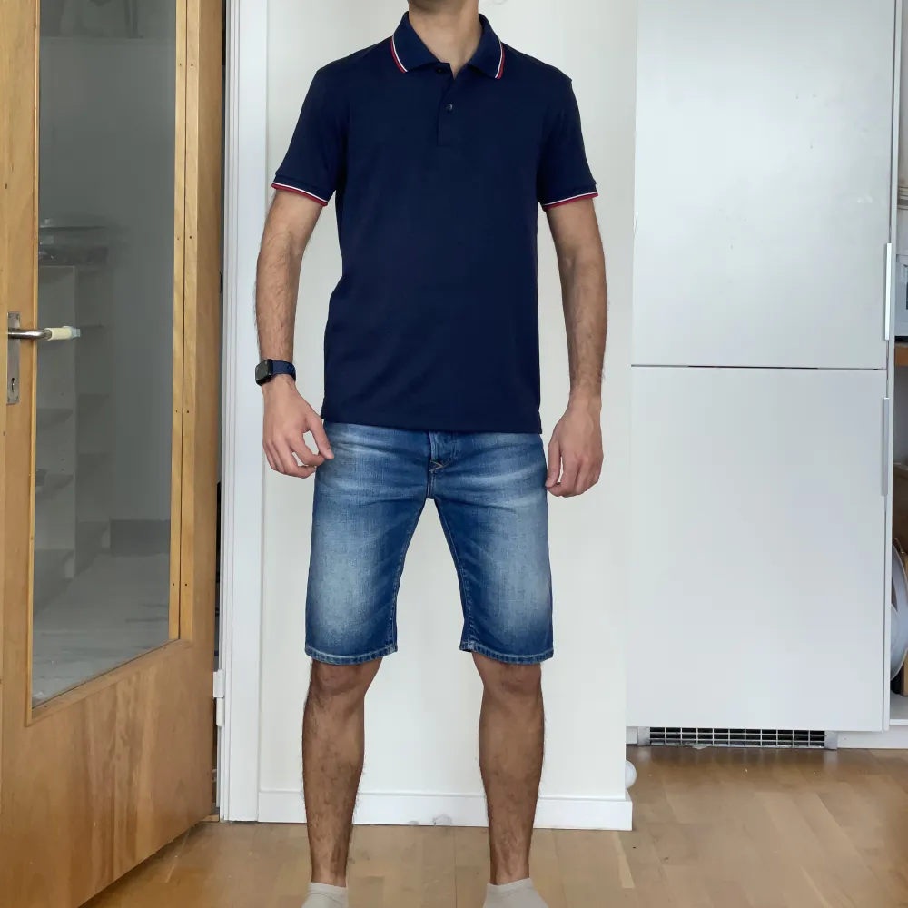 Ett par fina denim shorts som jag dessvärre växt ur. Är i bra skick. Se bilder. Perfekta att ha till sommaren. Från djur- och rökfritt hem. 100% bomull. Frågor? Skicka ett meddelande!  . Shorts.