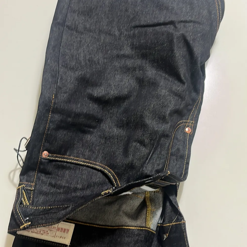 Evisu jeans strl 36 x 34 men passar mer 32 x 30  Säljer dessa för att de inte passade mig Pris kan diskuteras . Jeans & Byxor.