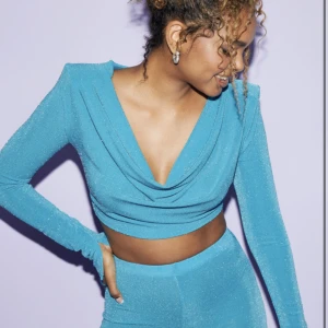 Topp - Festlig topp från Nelly i strl M, endast provad, prislapp kvar  Ordinarie pris 399kr