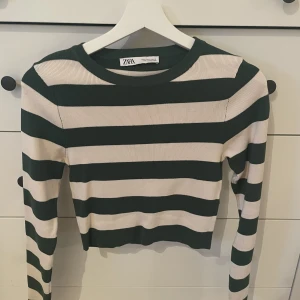 Randig Zara tröja - Randig zara tröja, använd 1-2 gånger🫶🏻✨