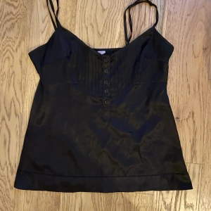 Linne - Silkeslinne med knappar från hm