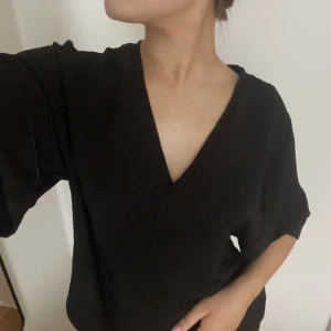 T-shirt - Säljer denna ”finare” t-shirten med längre ärmar🖤