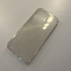 Iphone 12 skal - Helt nytt iphone 12 skal köpte den till min 13 för jag trodde dem var lika. Från hm ny pris 99kr