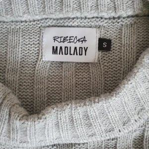 Stickad klänning - Stor i storlek