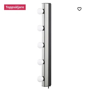 Sminklampa - Säljer två av dessa sminklampor då jag aldrig sitter vid mitt sminkbord längre.  Köparen står för frakten eller upphämtning i Uppsala/Luthagen  Säljer båda för 400kr