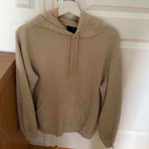 Beeige hoodie - Skick 9/10