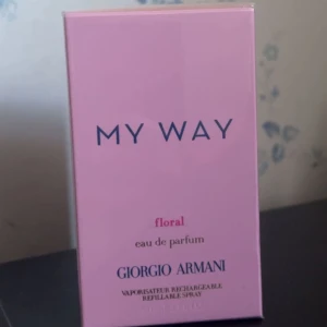 My way ”floral” Giorgio Armani - Jag fick som i present, original pris är 1200. 