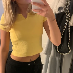 T-shirt gult - Ljusgul T-shirt i storlek xs, som ny! 